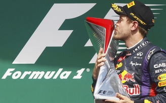 Thắng chặng 7, Vettel duy trì hy vọng làm nên lịch sử