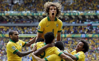 Neymar lập siêu phẩm, Brazil khởi đầu hoàn hảo