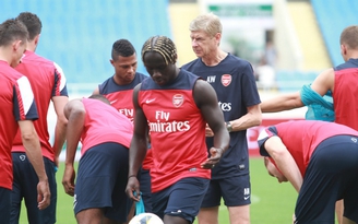 Hình ảnh về buổi tập kín của Arsenal trên sân Mỹ Đình