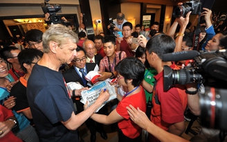 HLV Wenger 'bật mí' với Thanh Niên Online: Sir Ferguson là thần tượng của tôi!