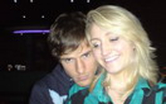 Aaron Ramsey đính hôn với bạn gái