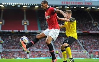 David Moyes và Rio Ferdinand mất mặt tại Old Trafford