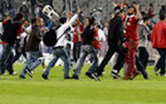 Bạo loạn dữ dội ở trận đấu Besiktas - Galatasaray