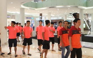U.19 Việt Nam tham quan thành phố Surabaya