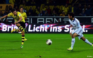 Hủy diệt Hamburg, Dortmund thách thức Bayern Munich