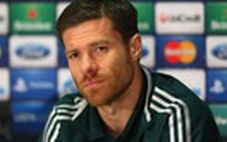 Xabi Alonso tái ký hợp đồng với Real Madrid