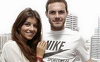 Ở Chelsea, Mata suýt mất bạn gái