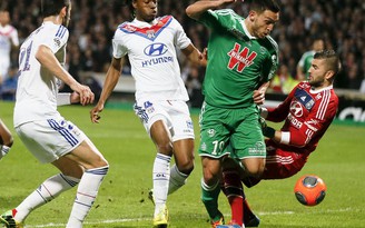 Lyon tắt lửa ở trận derby vùng Rhone