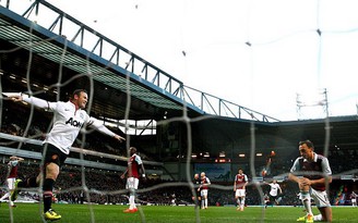 West Ham 0-2 M.U: Rooney lập siêu phẩm từ giữa sân