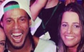 Ronaldinho dự lễ hội khoe bồ mới