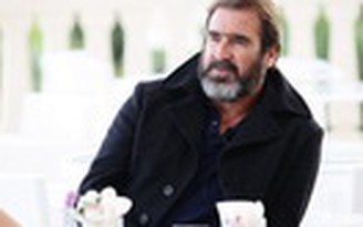 Huyền thoại Cantona bị cảnh sát bắt vì giở thói côn đồ