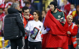 Chelsea chịu tổn thất: Cech, Terry nghỉ hết mùa