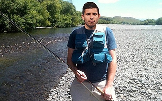 Aguero tìm vui câu cá xả vận rủi