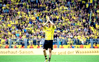 Lewandowski suýt khóc chia tay người hâm mộ Borussia Dortmund