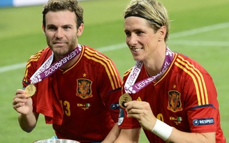 Torres và Mata vẫn chiếm được niềm tin của HLV Del Bosque