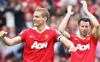 Giggs và Vidic cùng khóc trong ngày chia tay Old Trafford