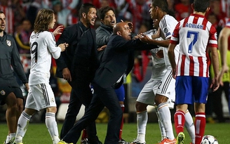 HLV Simeone vào sân ‘tính sổ’ với hậu vệ Real Madrid