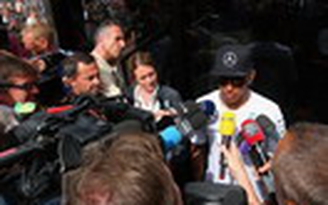 Lewis Hamilton giàu hơn cả Wayne Rooney