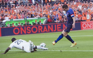 Van Persie giúp Hà Lan thắng nhẹ Ghana