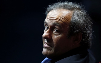 Platini rút lui trong cuộc đua đến chức chủ tịch FIFA
