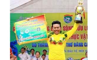 Đoạt cả áo xanh lẫn áo vàng