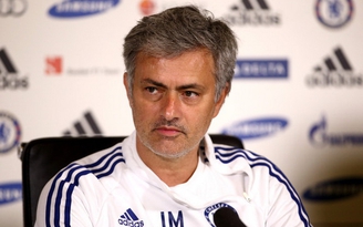 HLV Mourinho khiêu khích Wenger và Pellegrini
