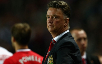 Van Gaal 'giáo dục' fan M.U bằng trận thảm bại