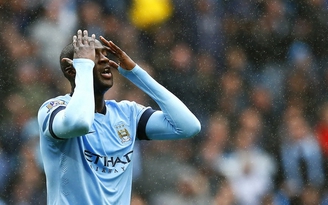 Man City bất ngờ bị Stoke đánh bại trên sân nhà