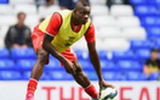 Mario Balotelli lại gặp rắc rối với quần áo