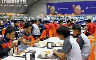 Từ chuyện ăn và điện thoại của HLV trưởng tuyển Olympic Việt Nam