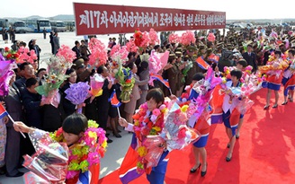 Ông Kim Jong-un mở tiệc chiêu đãi VĐV