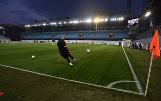 Fan Man City thuê chỗ xem đội nhà đá Champions League