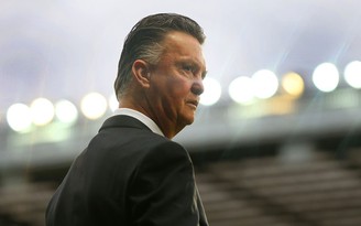 HLV Van Gaal dằn mặt người hùng Van Persie