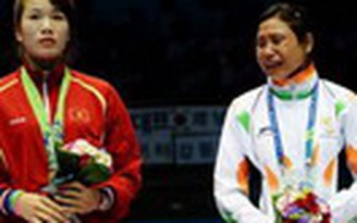 Nữ võ sỹ Ấn Độ 'ăn vạ' khi nhận huy chương ASIAD 2014