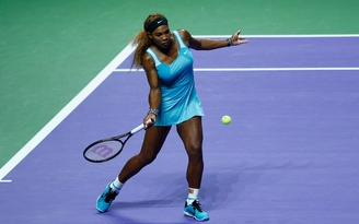 Serena lội ngược dòng vào trận chung kết WTA Finals