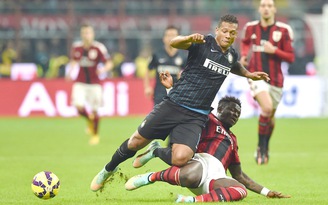 Mancini và Inzaghi bất phân thắng bại ở trận derby đầu tiên