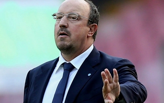 Benitez đổ lỗi sân cỏ khi Napoli bị cầm hòa tại Sparta Prague
