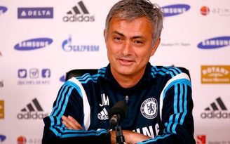 Mourinho trêu tức Gerrard trước trận Liverpool - Chelsea