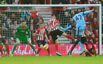 Man City hạ Southampton để tiếp tục bám đuổi Chelsea