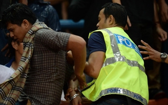 Cảnh sát Malaysia truy nã 12 tên hooligan đánh CĐV Việt Nam