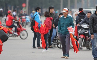 Trận Việt Nam - Malaysia: Dịch vụ ăn theo được dịp hốt bạc