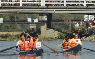 Hội thi thuyền hoa và đua ghe trên sông Dinh