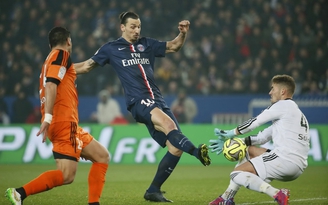 Ibrahimovic lập hattrick đưa PSG lên ngôi đầu