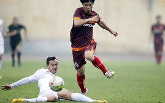 Mẹ Công Phượng lo con trai gặp chấn thương