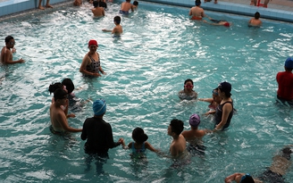 Dạy bơi miễn phí cho cộng đồng