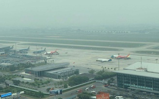 Nhiều chuyến bay không hạ cánh được sân bay Nội Bài do thời tiết xấu
