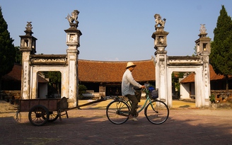Trong Hà Nội, ngoài Hà Nội...