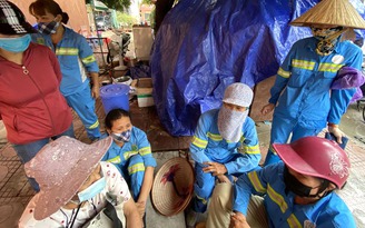 Hà Nội: Hơn 200 công nhân môi trường sống lay lắt trong mùa dịch Covid-19
