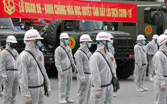 Quân đội phun khử khuẩn 7 quận, huyện tại Hà Nội