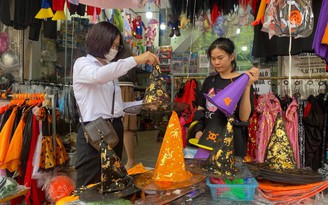 Trang trí trọn gói không gian Halloween tại nhà, văn phòng… giá từ 1-5 triệu đồng